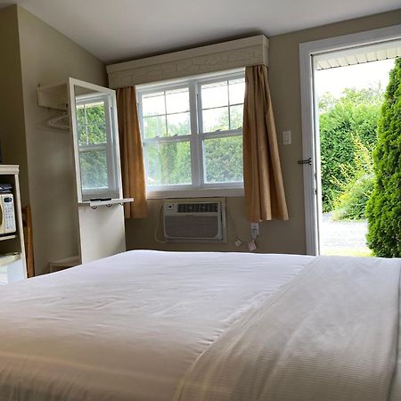 Motel Des Cedres Sherbrooke Eksteriør bilde