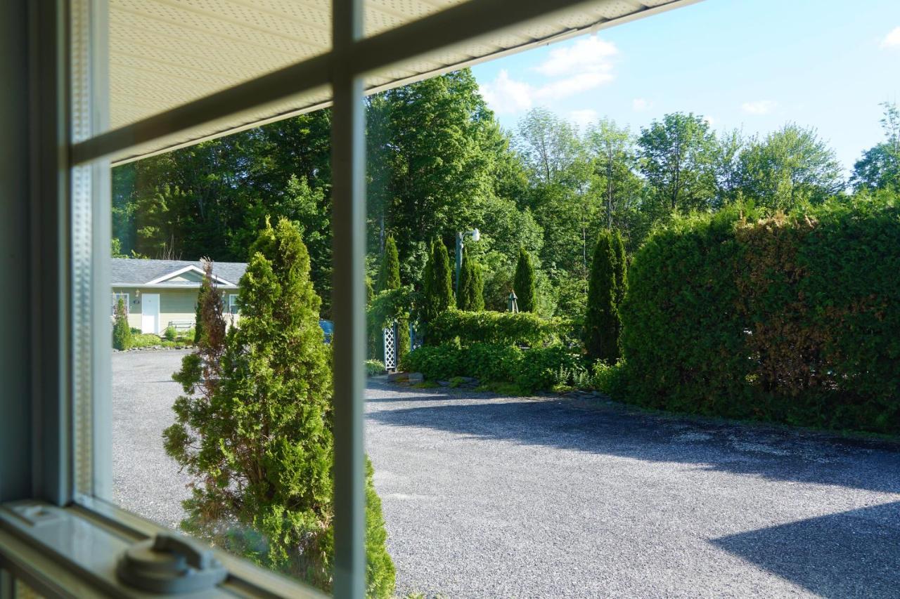 Motel Des Cedres Sherbrooke Eksteriør bilde