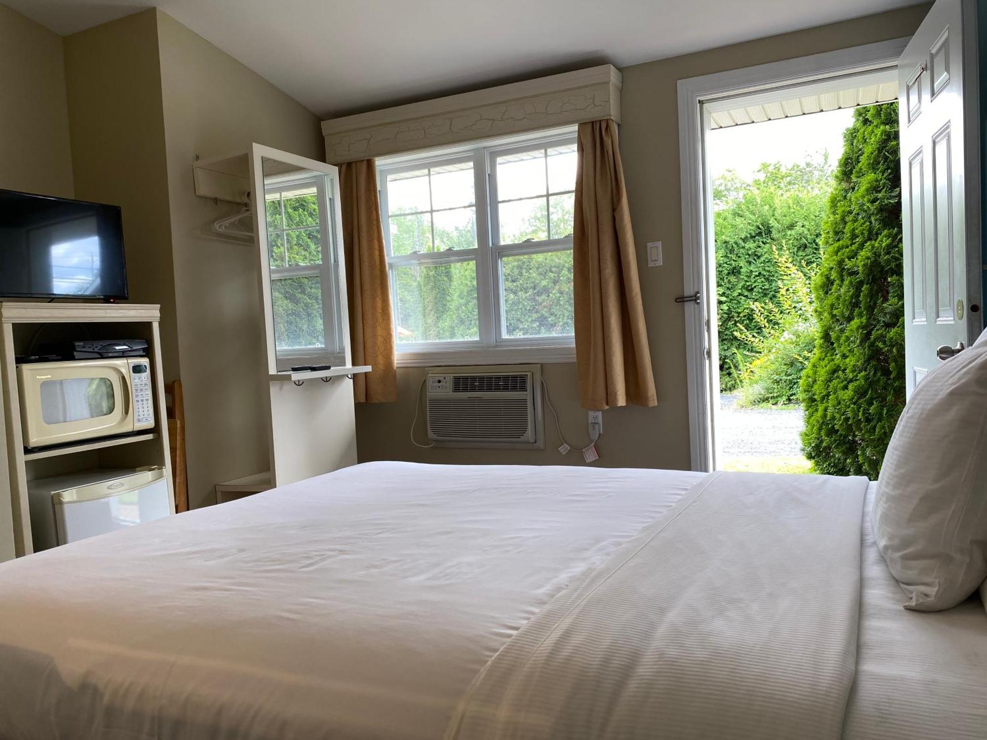 Motel Des Cedres Sherbrooke Eksteriør bilde