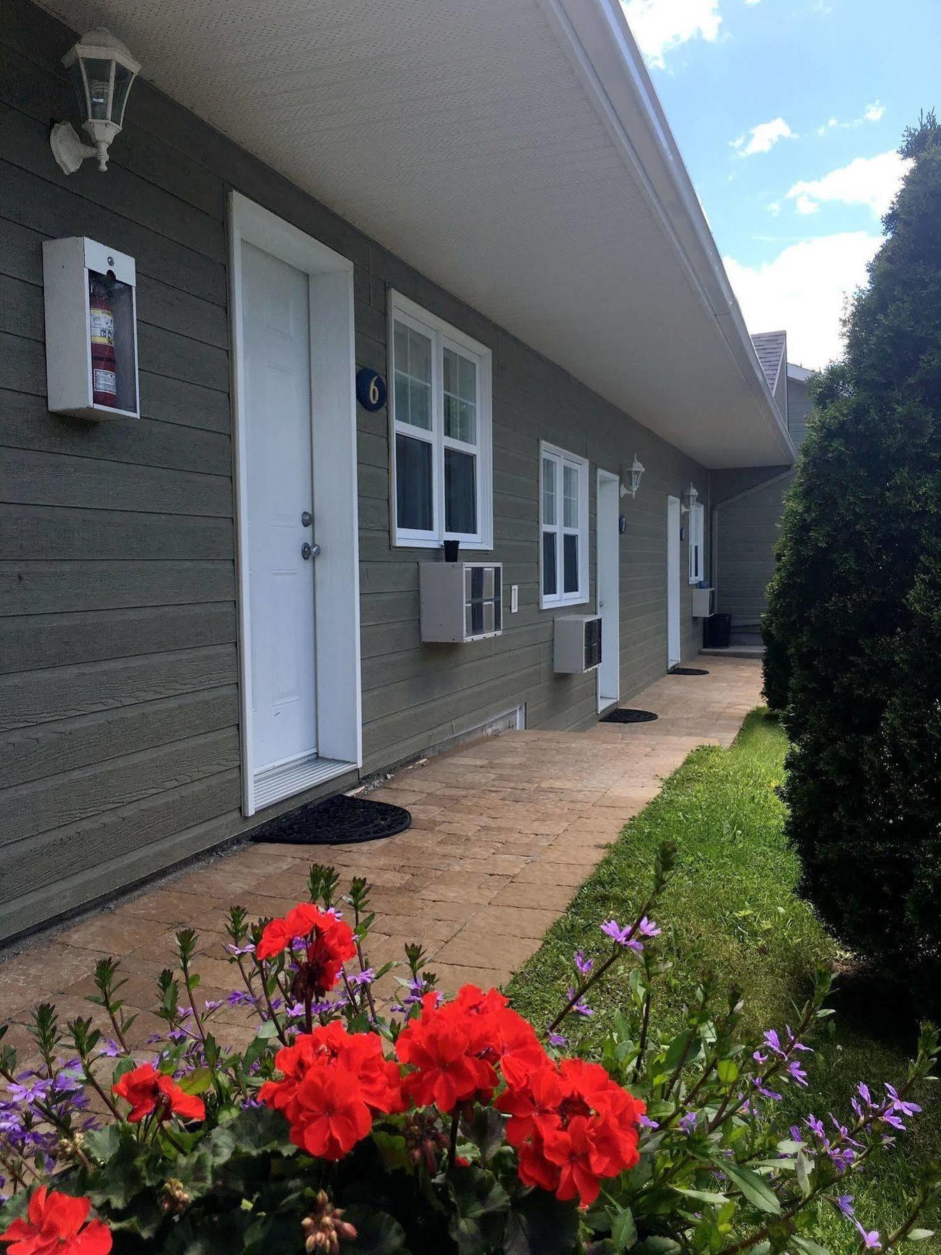 Motel Des Cedres Sherbrooke Eksteriør bilde