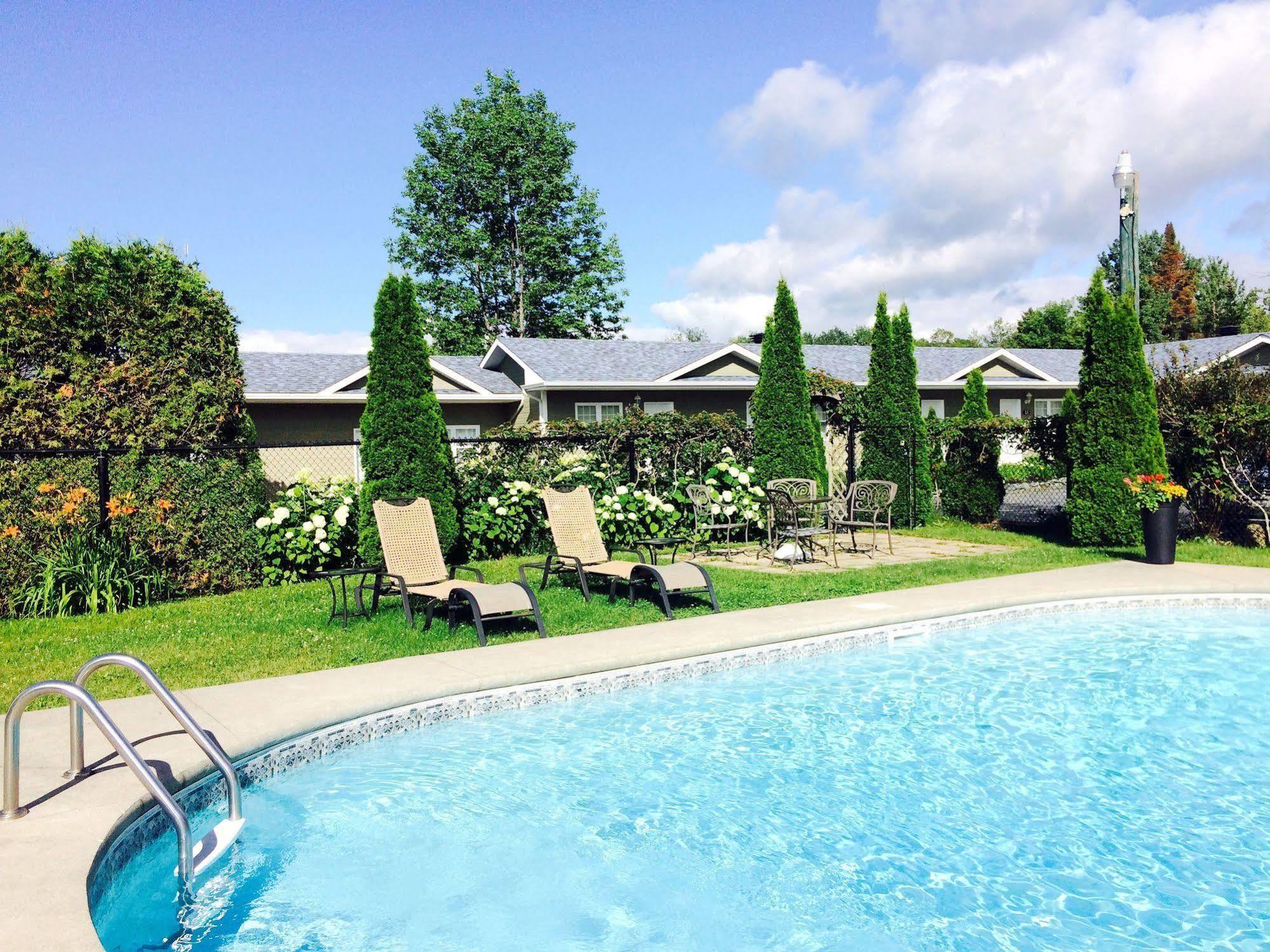 Motel Des Cedres Sherbrooke Eksteriør bilde
