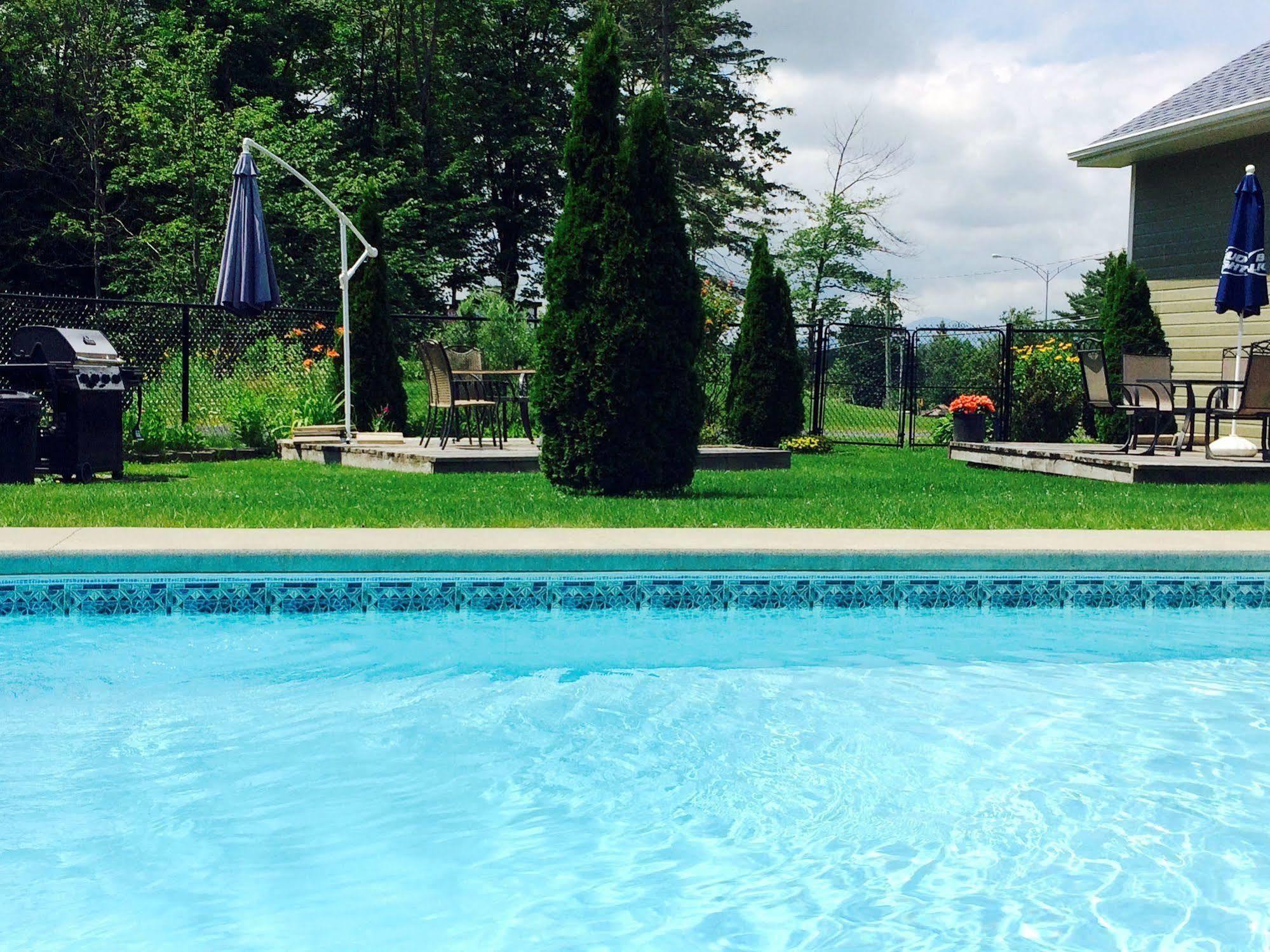Motel Des Cedres Sherbrooke Eksteriør bilde
