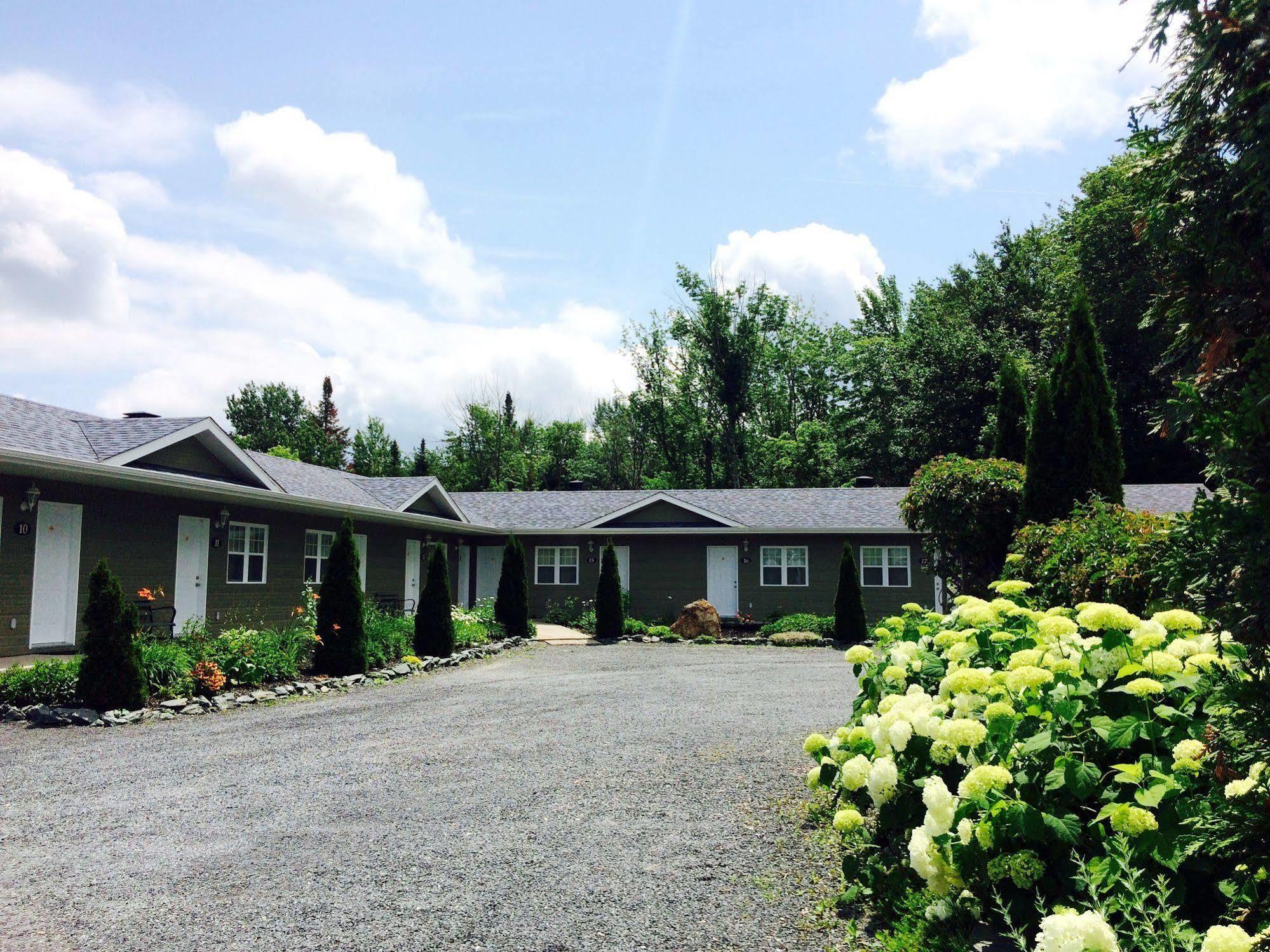 Motel Des Cedres Sherbrooke Eksteriør bilde